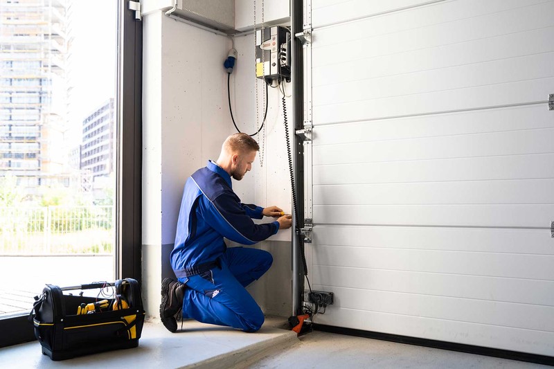 The most important things to consider while choosing a professional garage door repair service provider